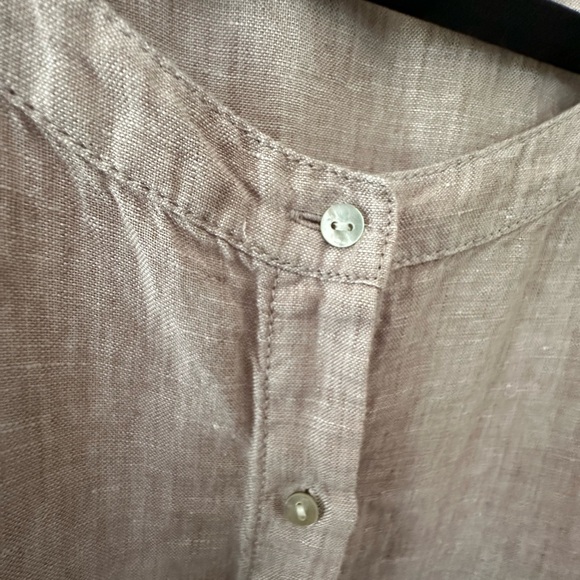 Tahari Linen Button-Up Top - Picture 4 of 7